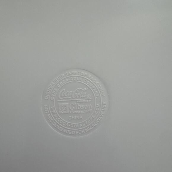 Lot of 2 Gibson Drink Coca-Cola Coke Melamine Dinner Plates Red White Green 10" - Picture 4 of 10